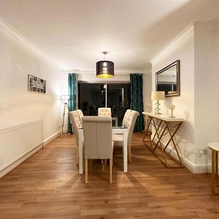 Charming 3-Bedroom Family Home 런던 외부 사진