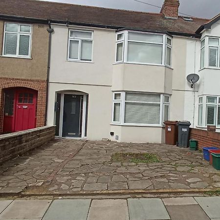 Charming 3-Bedroom Family Home 런던 외부 사진