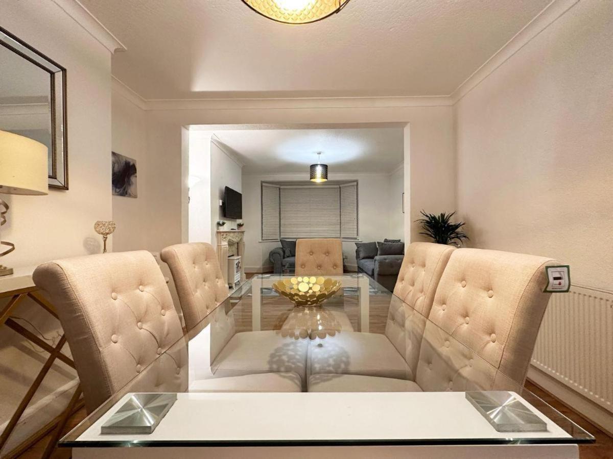 Charming 3-Bedroom Family Home 런던 외부 사진