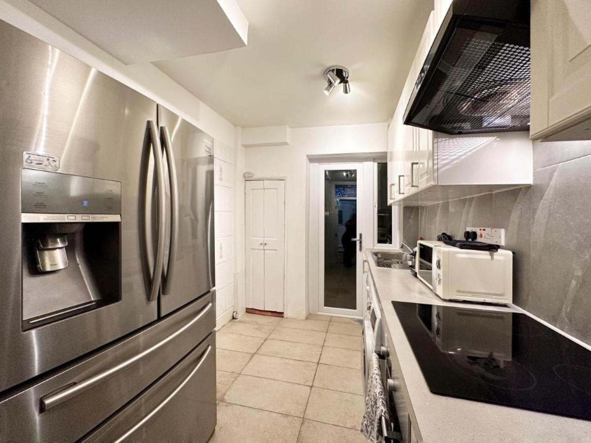 Charming 3-Bedroom Family Home 런던 외부 사진